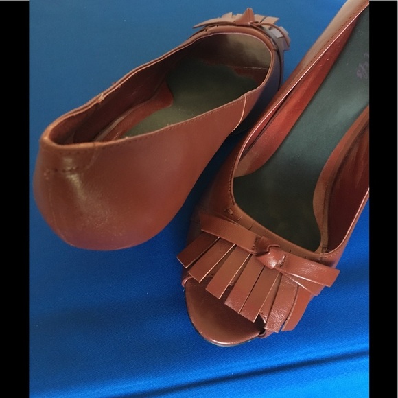 Versatile Color Classic Peeped Toe Heel—a Twist - Picture 2 of 4